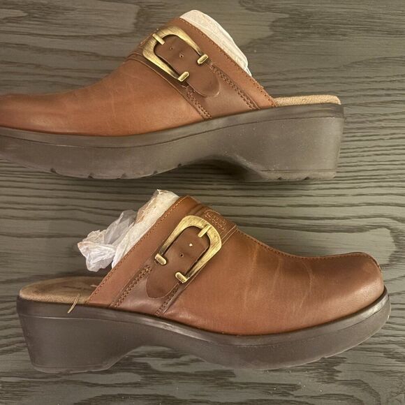 Easy Spirit Women's Pine Clog, Brown 210, 6 Wide - Picture 5 of 6